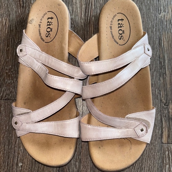 Ladies size 9 taos sandals - Picture 3 of 8